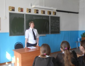 Правовая лекция с учащимися Ушаковской ООШ инспектором ГПДН Н С  Панкиной